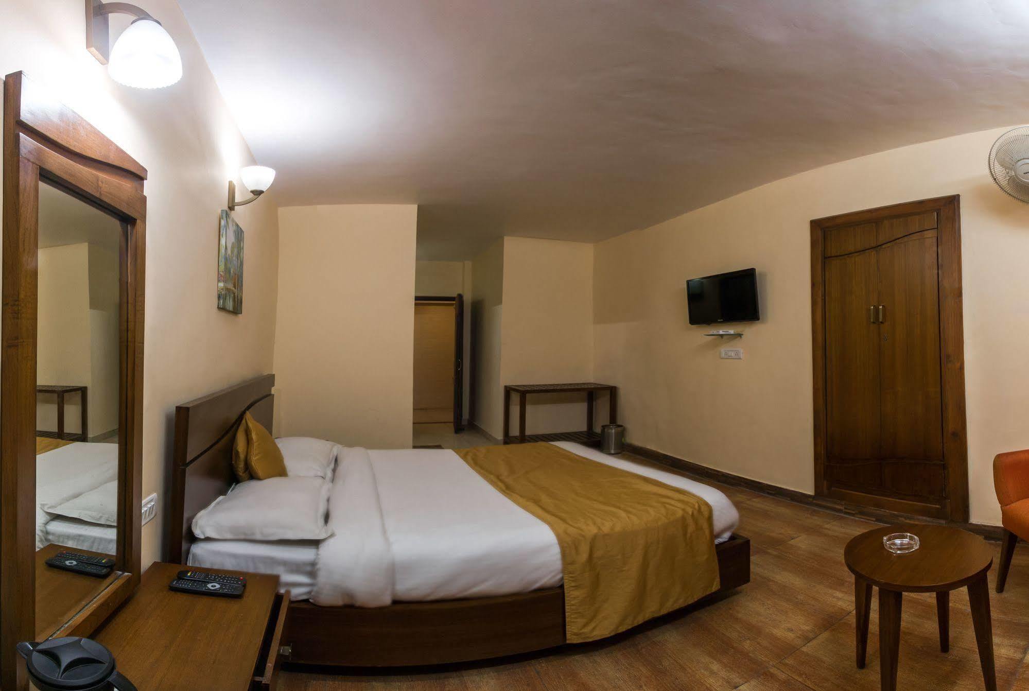 Himalaya Hotel Nainital Exteriör bild